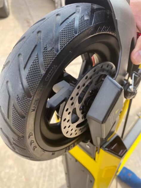 Rear tire and braking disc of NEX5