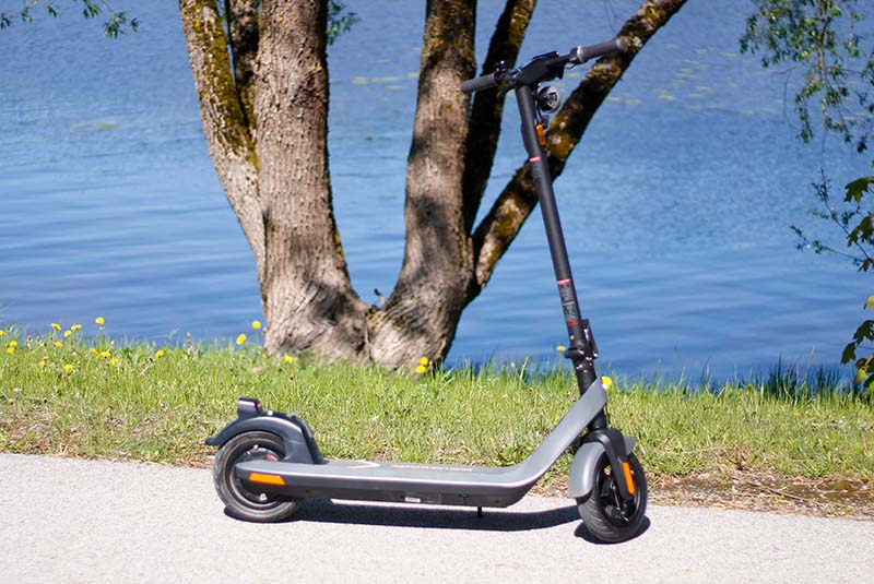 NIU KQi2 Pro electric scooter standing next to the lake