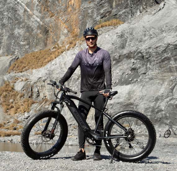 man standing next to the Velowave e-bike