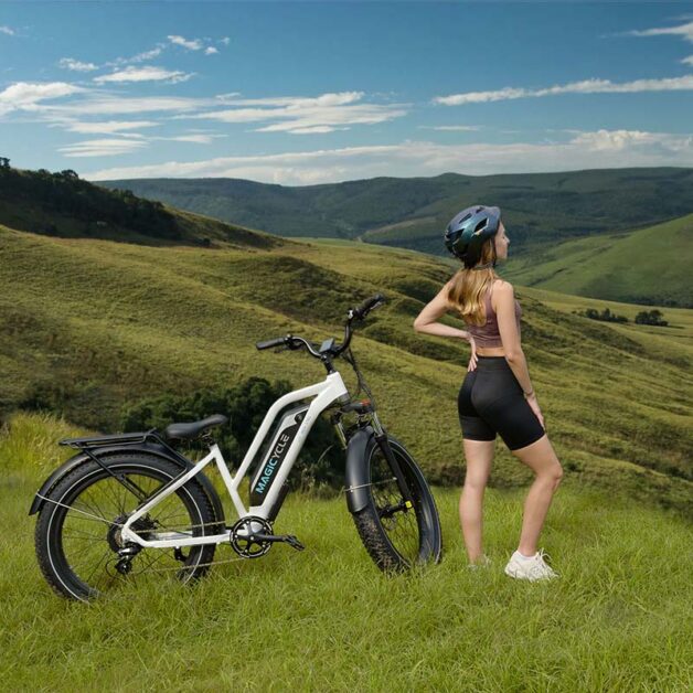 woman standing nest to the Macicycle ebike