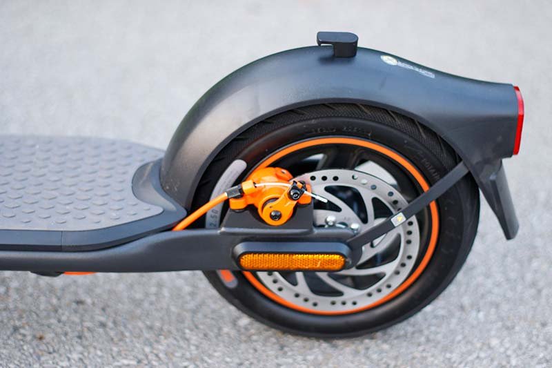 mechanical disc brake on electric kickscooter