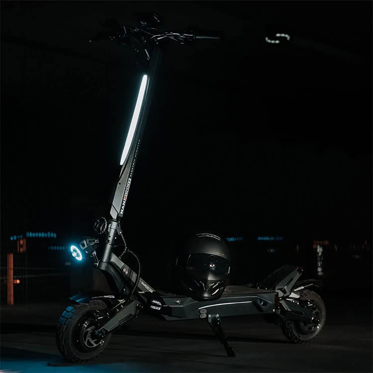 nanrobot n6 e-scooter in the dark