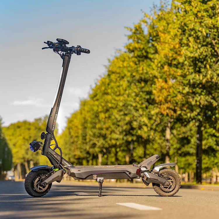 nanrobot n6 scooter standing on the bike lane