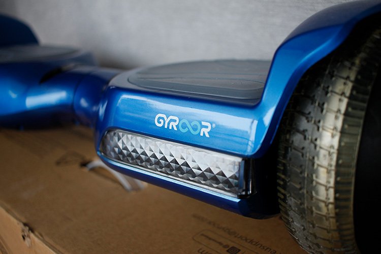 gyroor logo on hoverboard