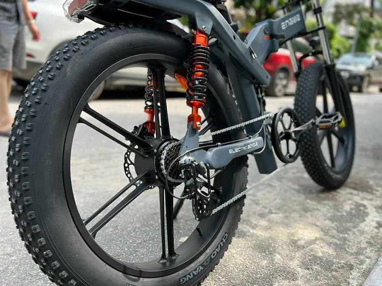 4-inch fat tires