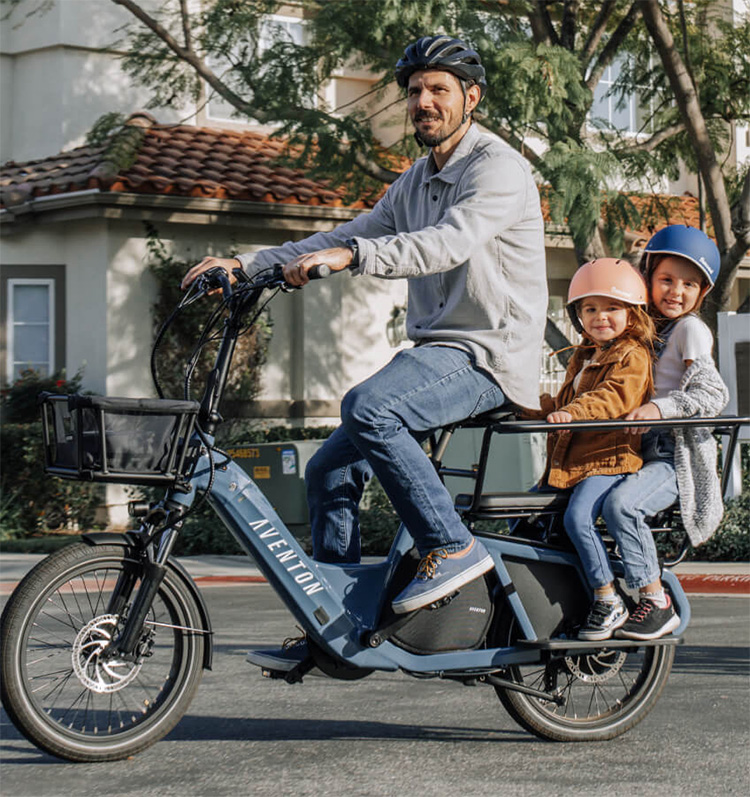 dad hauling his kids with cargo ebike