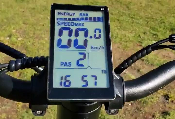 lcd display of varla pegasus e scooter