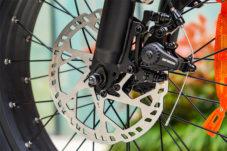 mechanical disc brakes on KBO Compact e-bike