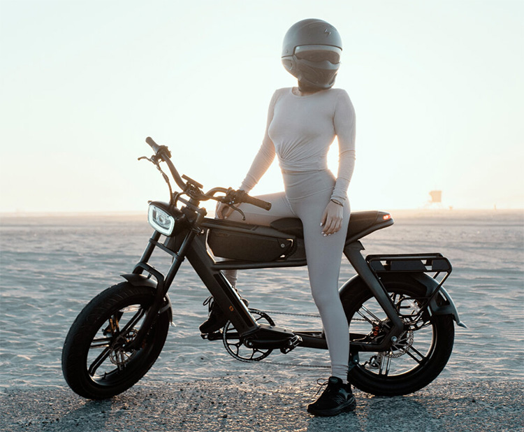 woman with a helmet sitting on a c3strom electric bike