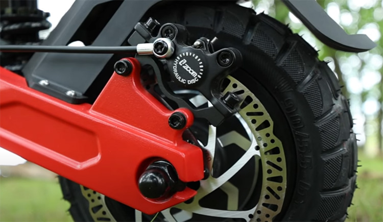 hydraulic disc brakes on varla eagle one scooter