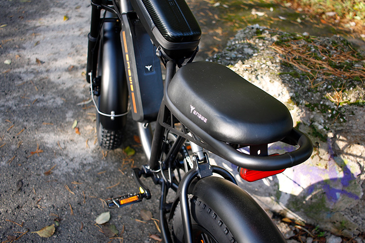fixed-height saddle of the engwe m20 ebike